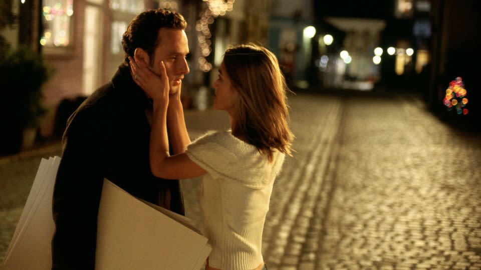 Juliet (Keira Knightley) kissing Mark (Andrew Lincoln) for some unknown reason. - Peter Mountain/Universal/Dna/Working Title/Kobal/Shutterstock