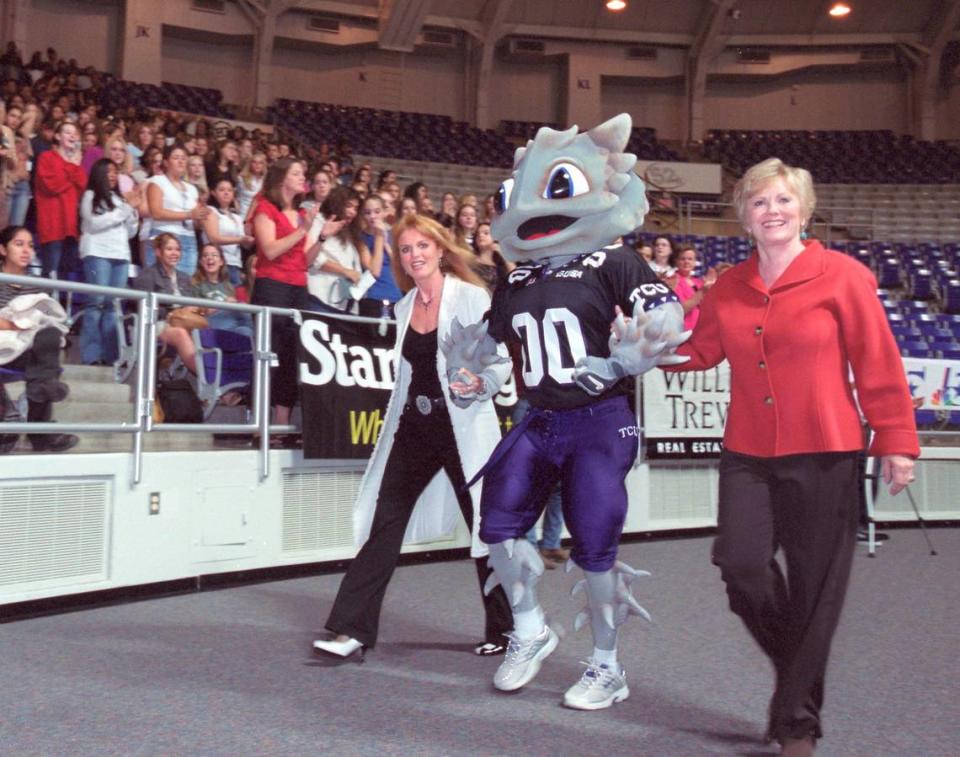 The Dutchess of York, Sarah Ferguson (left) with TCU mascot Super Frog and Rep. Kay Granger at a wellness event for teenagers in 2003 in Fort Worth. (Star-Telegram file photo)