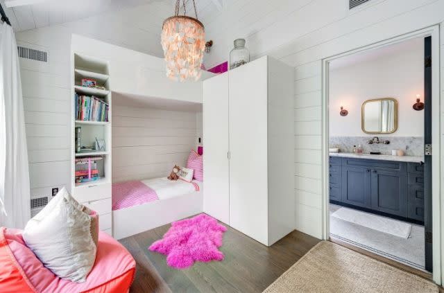 <p>This adorable little girls' room likely belonged to Pompeo's two daughters, Stella Luna Pompeo Ivery<span> and Sienna May Pompeo Ivery<span>.</span></span></p>