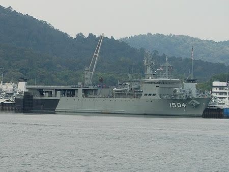 馬來西亞皇家海軍的多功能支援艦「馬哈旺沙號(KD Mahawangsa，舷號1504)」驚傳有98名官士兵集體確診感染新冠肺炎。   圖：翻攝維基百科/CC0