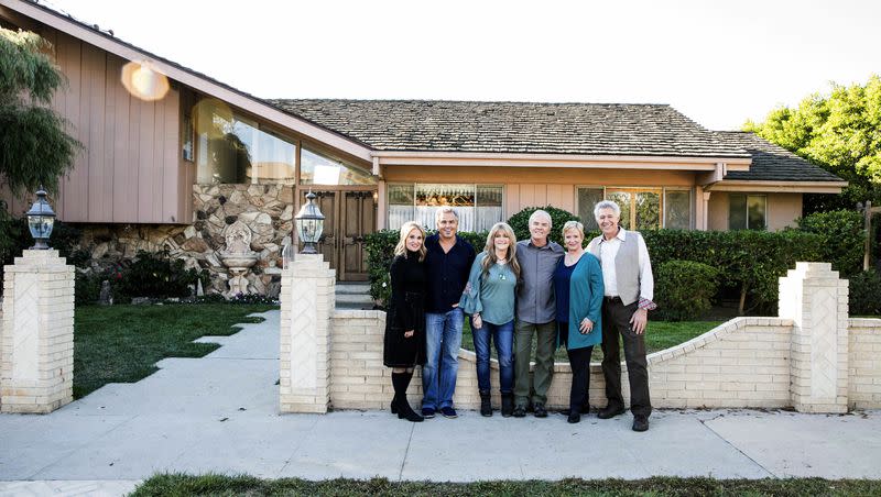Members of “The Brady Bunch” cast, from left to right, Maureen McCormick, Christopher Knight, Susan Olsen, Mike Lookinland, Eve Plumb and Barry Williams pose in front of the original Brady home in the Studio City neighborhood in Los Angeles on Nov. 1, 2018.