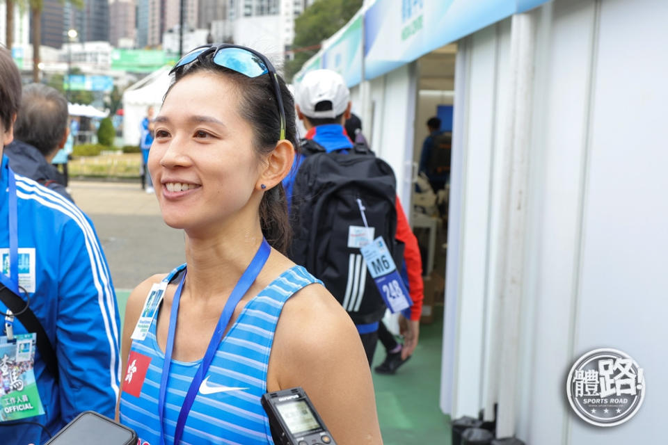 屈旨盈奪全馬本地女子組季軍，時間為2:50:07。