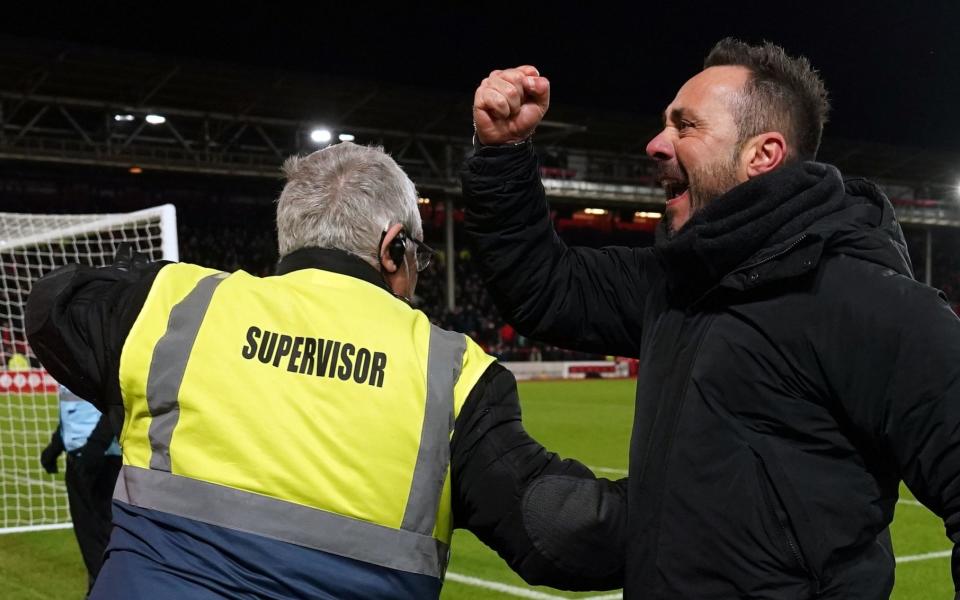 Roberto De Zerbi sprints over to the Brighton supporters at the final whistle