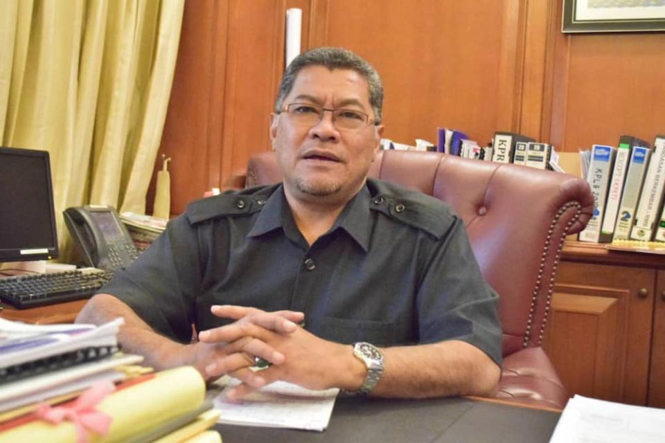 Johor Housing, Communication and Multimedia Committee chairman Dzulkefly Ahmad said the state government will be seeking to review the current RM1 million threshold for foreigners to buy property in Johor before reaching a decision. — Picture by Ben Tan