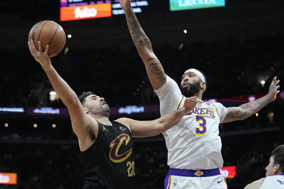 Anthony Davis pressures Georges Niang as he shoots.