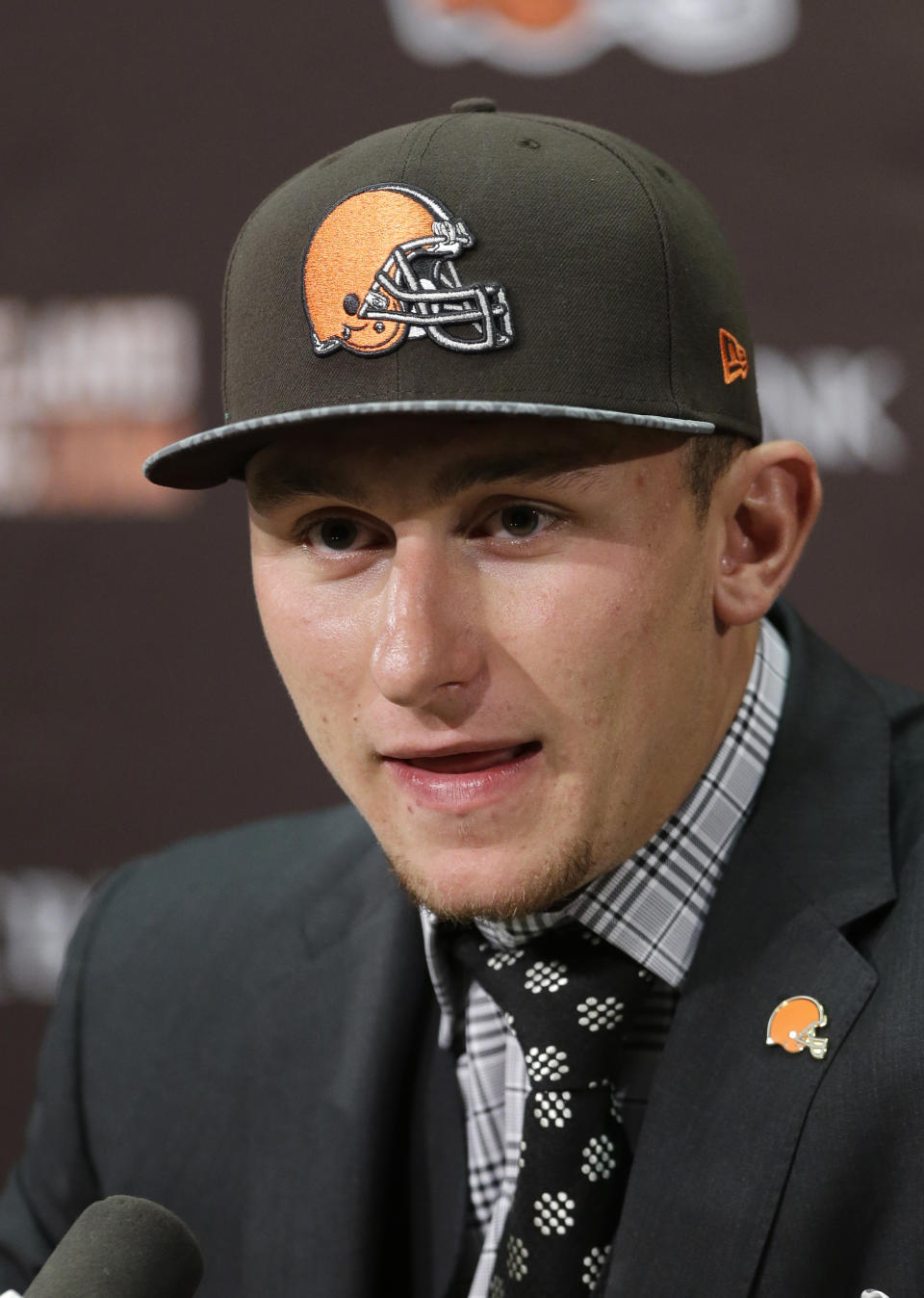 Cleveland Browns quarterback Johnny Manziel, from Texas A&M, answers questions at his introductory news conference at the NFL football team's facility in Berea, Ohio Friday, May 9, 2014. The Browns selected Manziel 22nd overall in the first round of Thursday's NFL draft, after taking Oklahoma State cornerback Justin Gilbert with the eighth overall pick. (AP Photo/Mark Duncan)