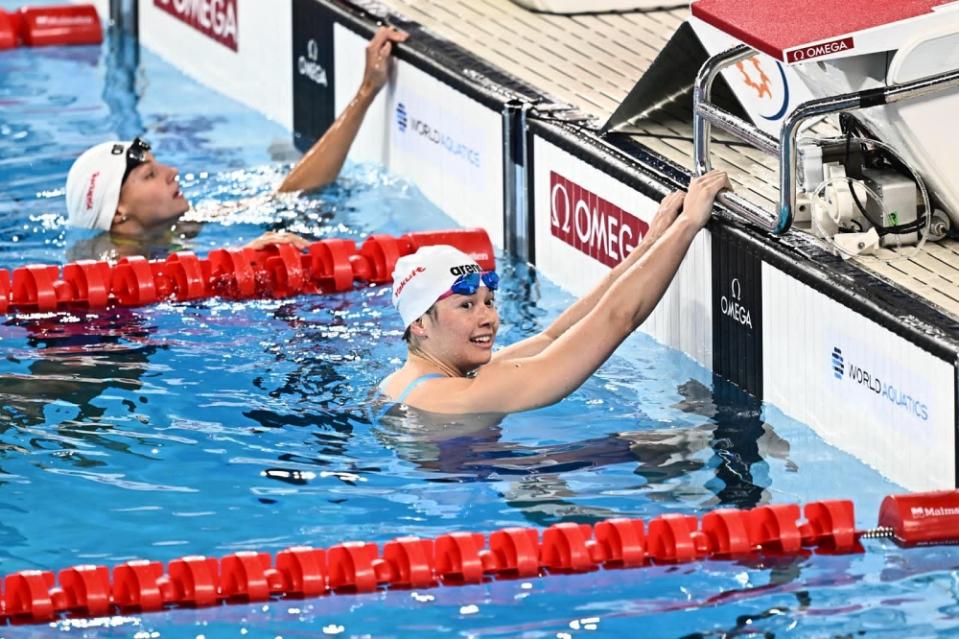何詩蓓順利贏得200米自由泳金牌。（圖：World Aquatics微博）