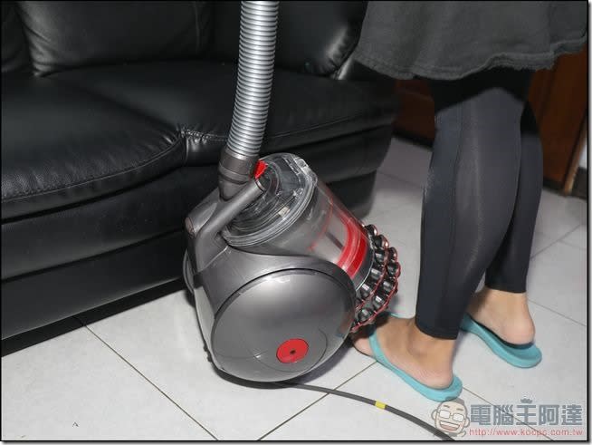 Dyson Cinetic Big Ball圓筒式吸塵器開箱心得，集微震氣旋技術與不倒翁科技大成的圓筒式吸塵器