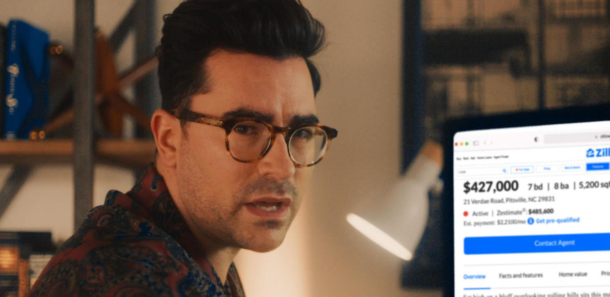Dan Levy lusts over a Zillow listing during his first-ever hosting appearance on 