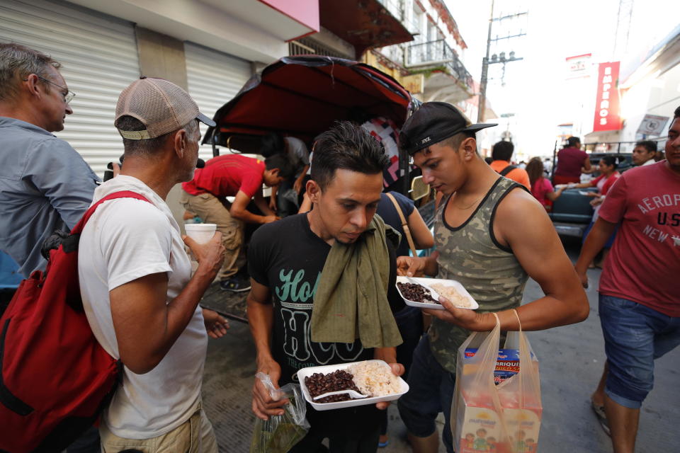 FOTOS | Migrantes toman calles de Huixtla, Chiapas, rumbo a EEUU