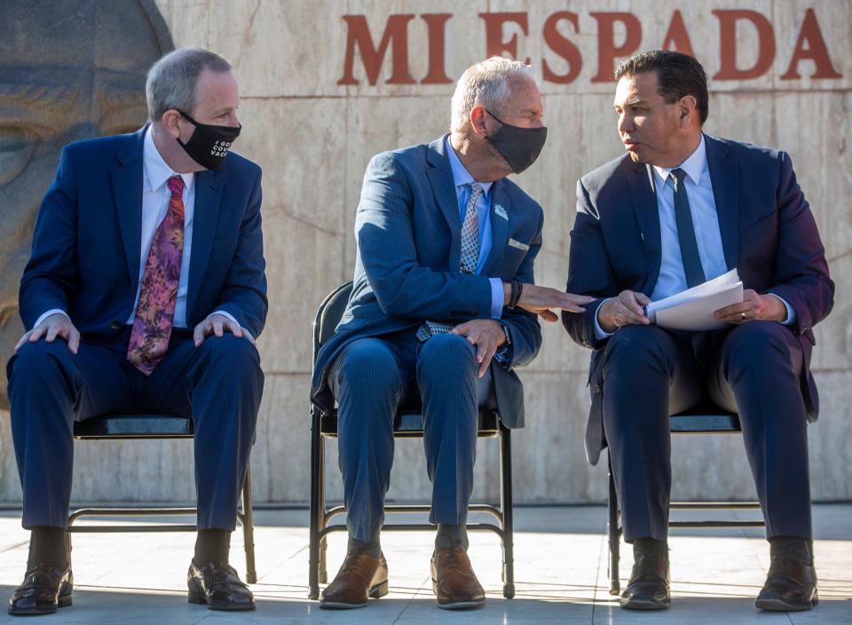 El Paso County Judge Ricardo Samaniego, at center, speaks to Juárez Mayor Cruz Perez Cuellar as U.S. Consul in Juárez Eric Cohan listens at far left during a public event at the Parque Publico Federal Chamizal in October 2021.