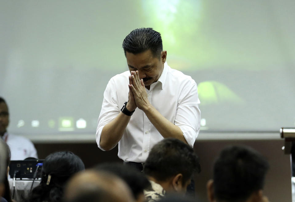 Founder and owner of Lion Air Rusdi Kirana bows in front of relatives of the victims in the crashed Lion Air jet during a press conference in Jakarta, Indonesia, Monday, Nov. 5, 2018. Distraught and angry relatives of those killed when a Lion Air jet crashed last week have confronted the airline's executives during a meeting arranged by Indonesian officials. (AP Photo/Achmad Ibrahim)