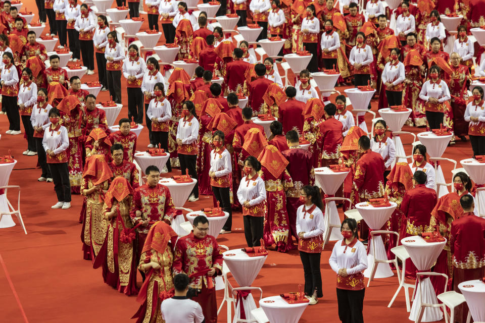 Una boda masiva para motivar a los residentes a resistirse a los “malos hábitos”, como los altos “precios de las novias”, pagos que los novios les dan a las familias de sus futuras esposas, en Nanchang, China, el 8 de marzo de 2023. (Qilai Shen/The New York Times).