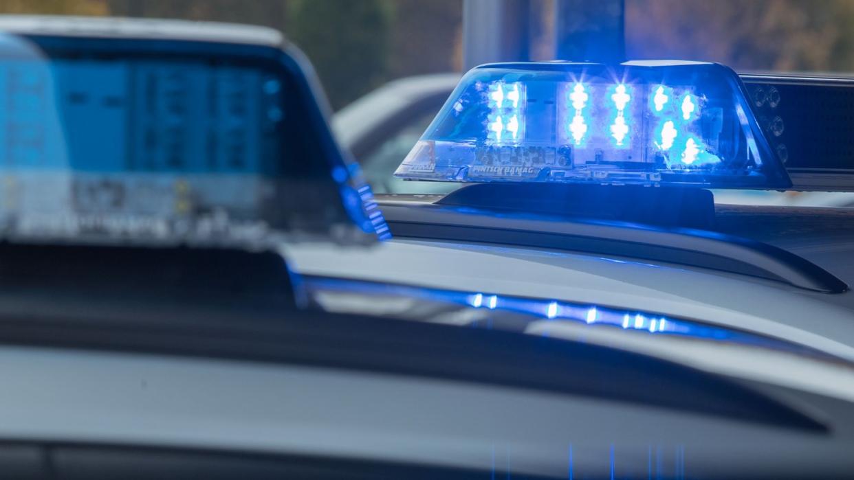 Im niedersächsischen Burgwedel hat ein Jugendlicher eine 24-jährige Frau mit einem Messer auf offener Straße niedergestochen. Foto: Jens Büttner/Symbolbild