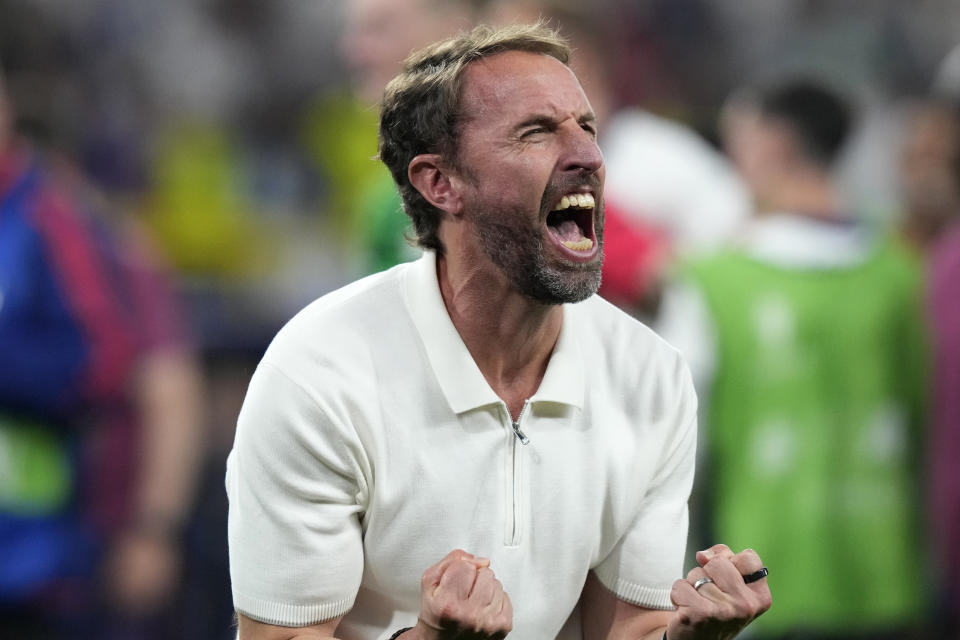 Gareth Southgate, técnico de Inglaterra, festeja la victoria sobre Holanda en la semifinal de la Eurocopa, el miércoles 10 de julio de 2024, en Dortmund, Alemania (AP Foto/Frank Augstein)