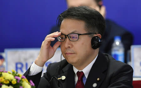 Japan's Minister of Trade and Industry Hiroshige Seko adjusts his glasses as he attends a joint press conference held on the sideline of the Asia-Pacific Economic Cooperation (APEC)'s 23rd Ministers responsible for Trade Meeting being held in Hanoi, Vietnam May 21, 2017. Reuters/Hoang Dinh Nam/Pool