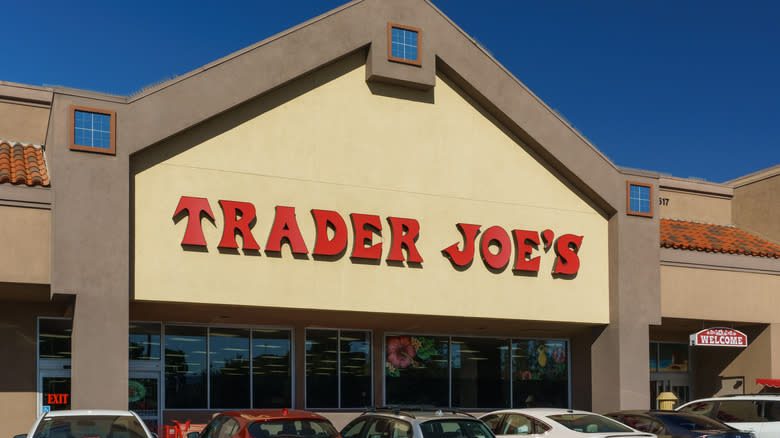 trader joe's storefront in santa clarita