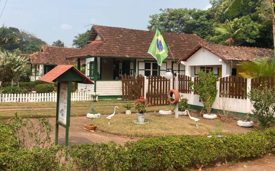 Belterra houses with USA style Brazilian flag