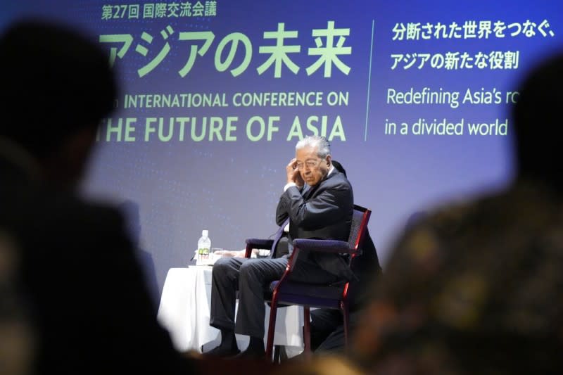 2022年5月，馬來西亞前總理馬哈地在東京參加「亞洲的未來」論壇。（美聯社）
