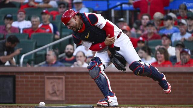Cardinals catcher Willson Contreras breaks left forearm when hit by J.D.  Martinez's bat - Yahoo Sports