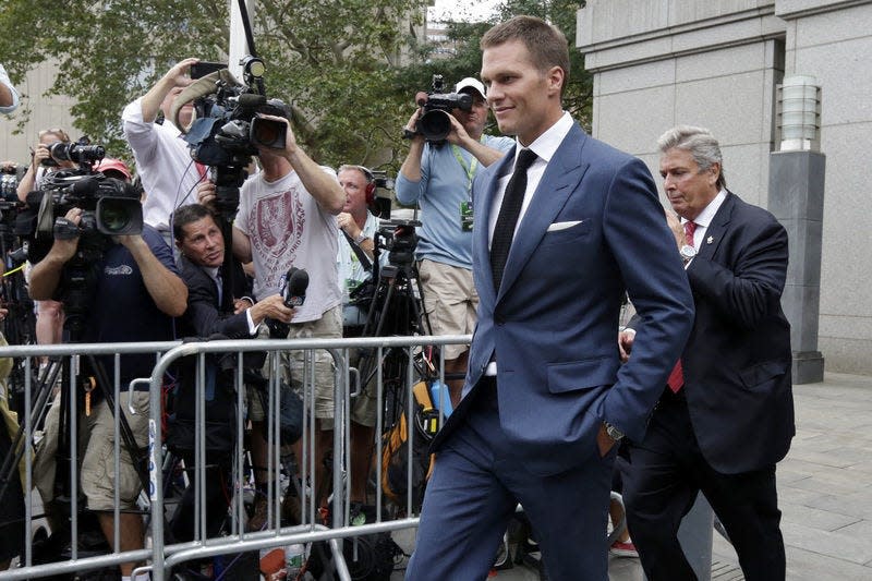 New England Patriots quarterback Tom Brady leaves Federal court in New York, Monday, Aug. 31, 2015. Last-minute settlement talks between lawyers for NFL Commissioner Roger Goodell and New England Patriots quarterback Tom Brady have failed, leaving a judge to decide the fate of "Deflategate." (AP Photo/Richard Drew)