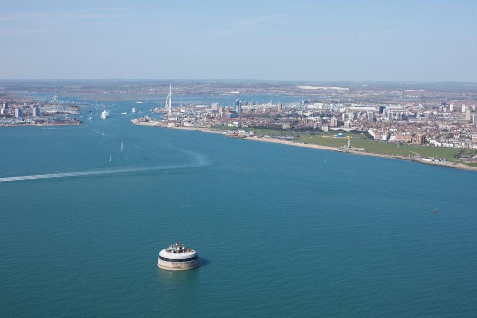 Spitbank enjoys panoramic views over the Solent (Knight Frank)