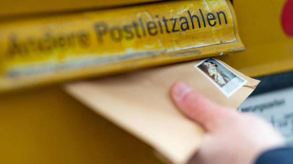 Die Deutsche Post erhöht das Briefporto zum 1. Juli von 70 Cent für einen Standardbrief auf 80 Cent. Foto: Monika Skolimowska