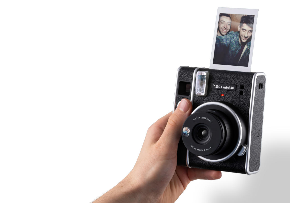Ronde liefdadigheid verliezen Fujifilm goes full retro with the $100 Instax Mini 40 | Engadget