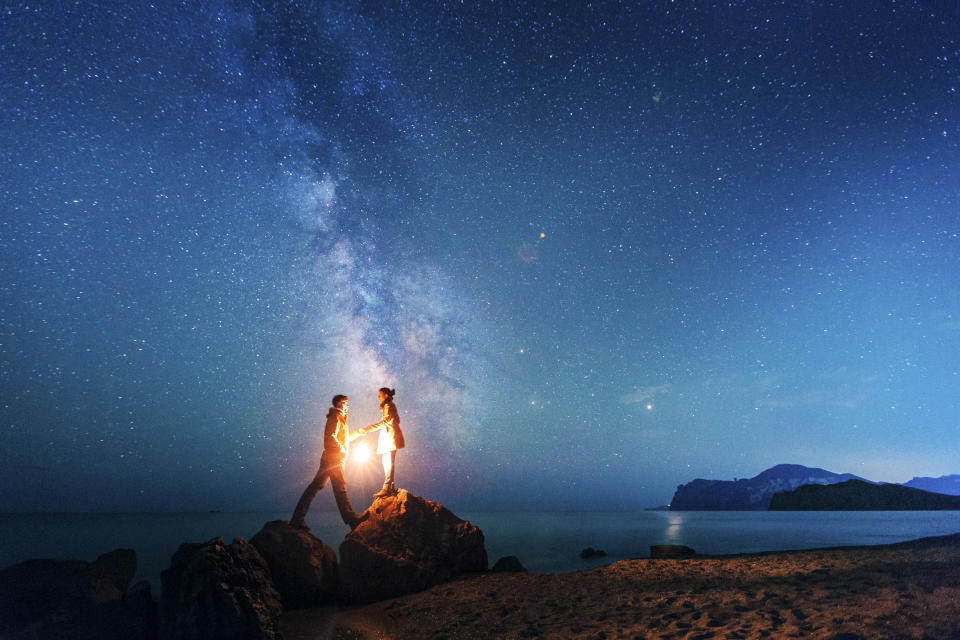 Stunning photos show couples silhouetted against night sky