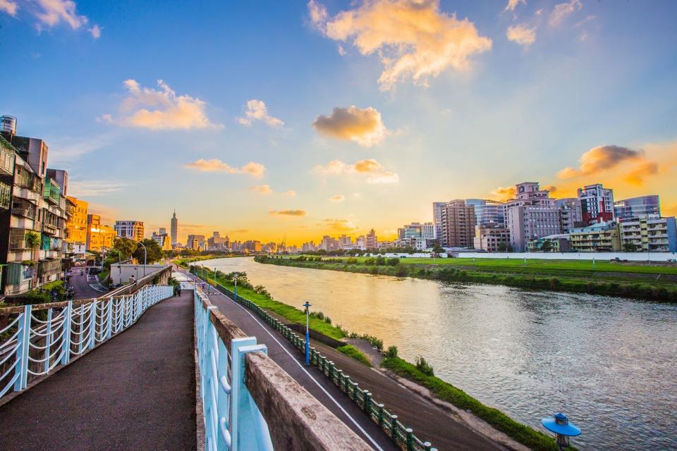 2023年台北市南港區大樓和公寓的平均單價價差超過20萬元，差幅高達27.1%。房市示意圖/永慶房屋提供