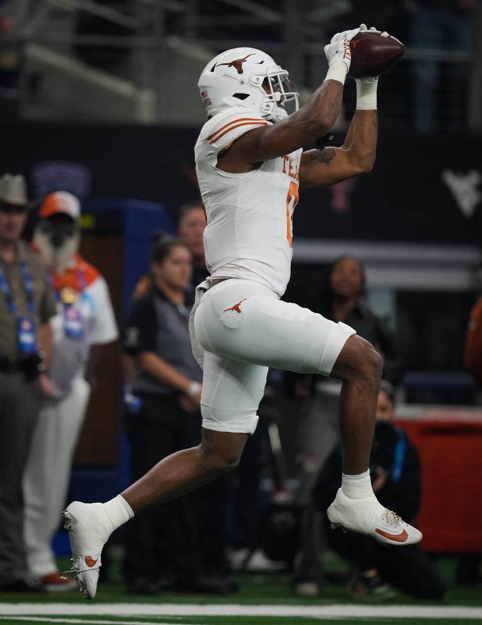 Texas tight end Ja'Tavion Sanders catches a touchdown pass in the first quarter of the Big 12 championship game win over Oklahoma State.