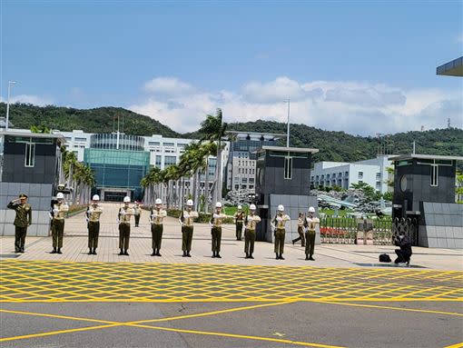 郝柏村今安葬國防部在大門以軍禮送別(圖／台北市議員游淑慧提供)