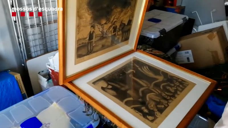 Dibujos a carboncillo recuperados del artista español Salvador Dalí que habían sido robados en Barcelona, Cataluña, España