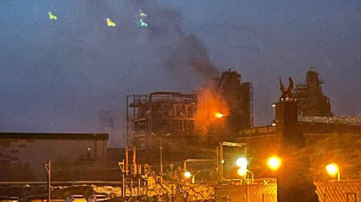 Attack on the oil refinery in Russia's Nizhnekamsk. Photo: The Moscow Time on Telegram