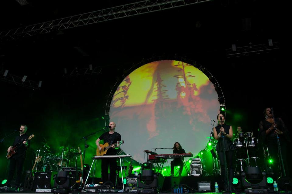 Video projections helped set the mood at Brit Floyd's Stage AE show.