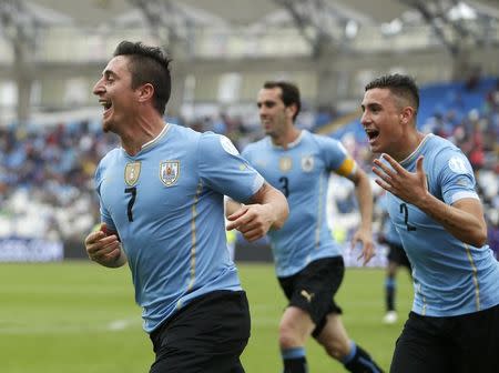 Uruguay's Cristian Rodriguez (7) celebrates his goal with teammates Jose Gimenez (2) and Diego Godin during their first round Copa America 2015 soccer match against Jamaica at Estadio Regional Calvo y Bascunan in Antofagasta, Chile, June 13, 2015. REUTERS/Andres Stapff