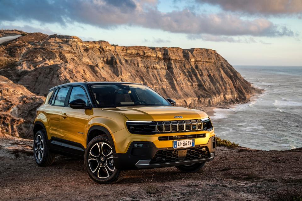 The new Jeep Avenger by the sea