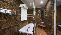 <p>The bathrooms look pretty decent in the Silver Cloud’s Grand Suite. (silversea.com) </p>