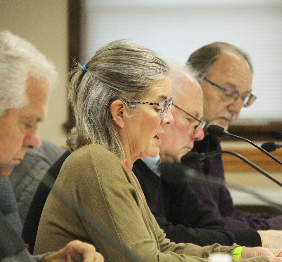 Alderperson Kelly Eckhoff makes a remark during Monday's Pontiac City Council meeting.