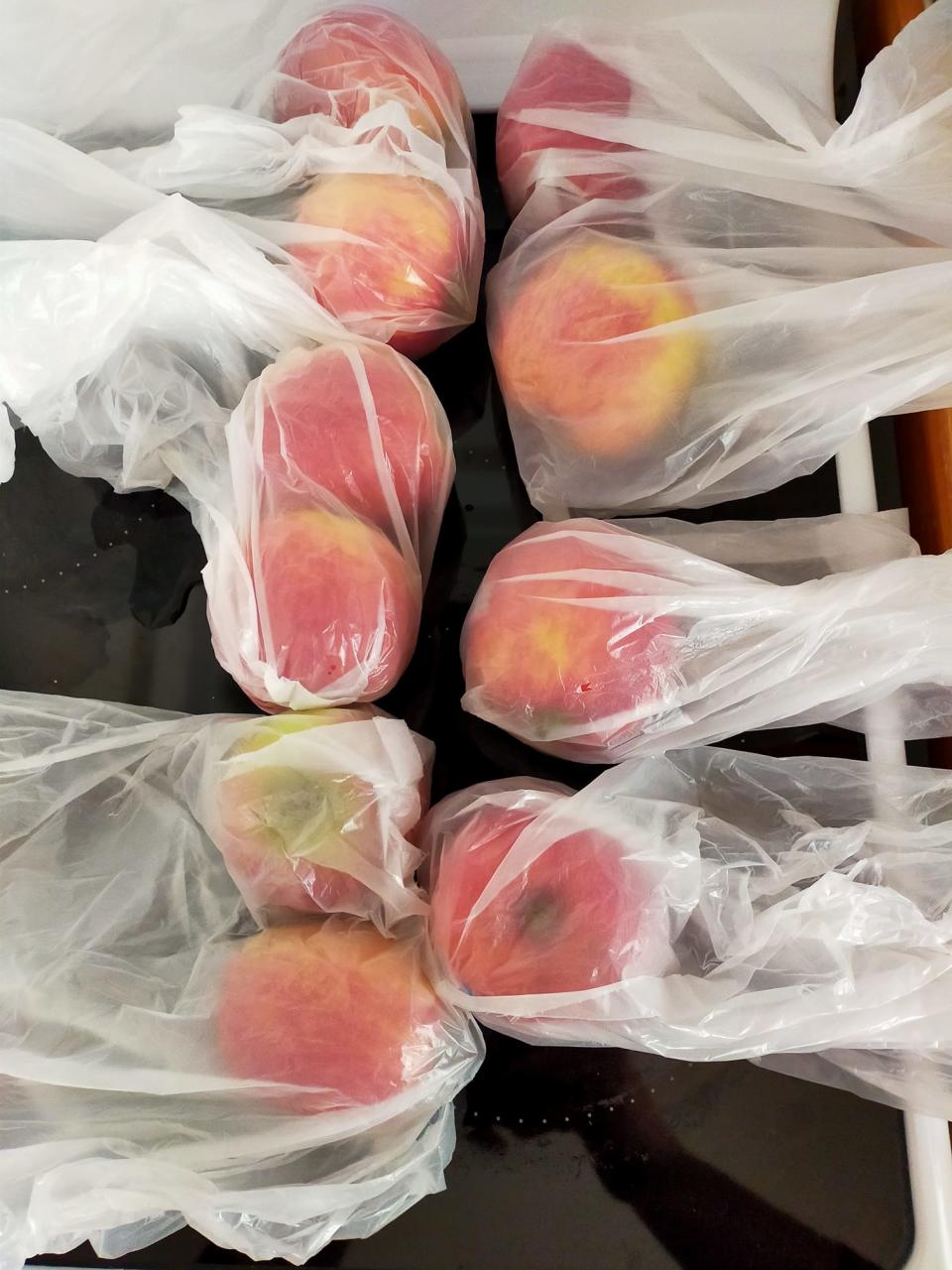 Ten apples delivered in six bags by Coles, angering one of its customers. 