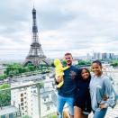 Après avoir profité du soleil de la Côte d’Azur, Matt Pokora et Christina Milian ont mis le cap sur une autre destination très touristique… Paris ! C’est devant la Tour Eiffel que la petite famille a pris la pose. À en juger au sourire de Violet, la fille de la chanteuse américaine, cette escapade dans la ville la plus visitée au monde n’est pas pour lui déplaire. Hâte de découvrir la suite des vacances made in France de la tribu Pokora-Milian, qui vient de fêter les six mois d’Isaiah. © Instagram @christinamilian