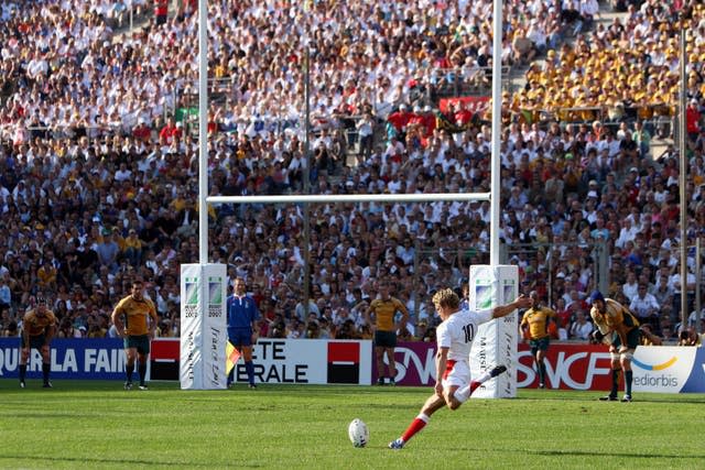 Jonny Wilkinson lands his fourth penalty against Australia