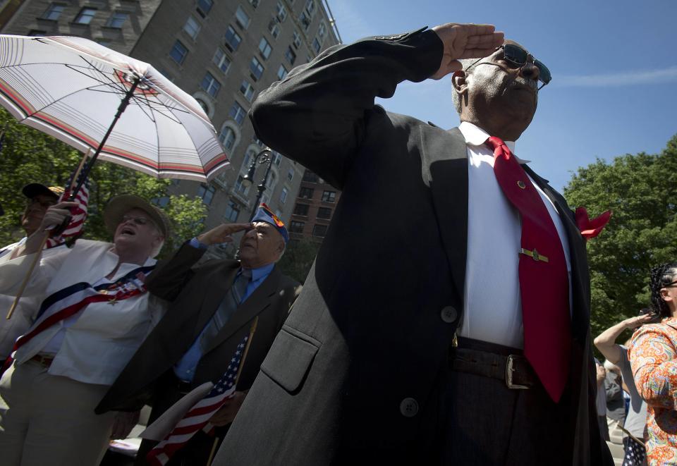 People sing the national anthem during a Memorial Day ceremony at the Soldiers' and Sailors' Monument in the Manhattan borough of New York May 26, 2014. (REUTERS/Carlo Allegri)