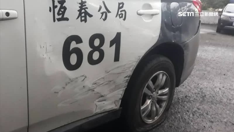 警車遭竊賊撞凹。