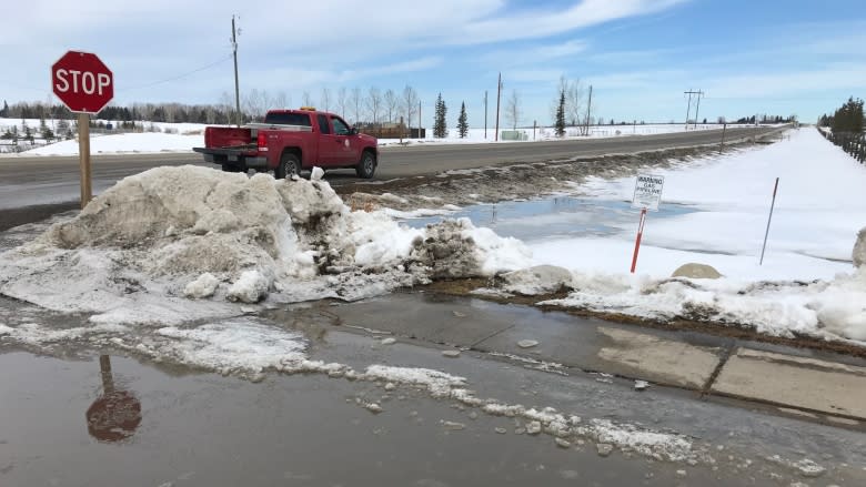 Rocky View County crews fight to keep floods in check after heavy snowfalls