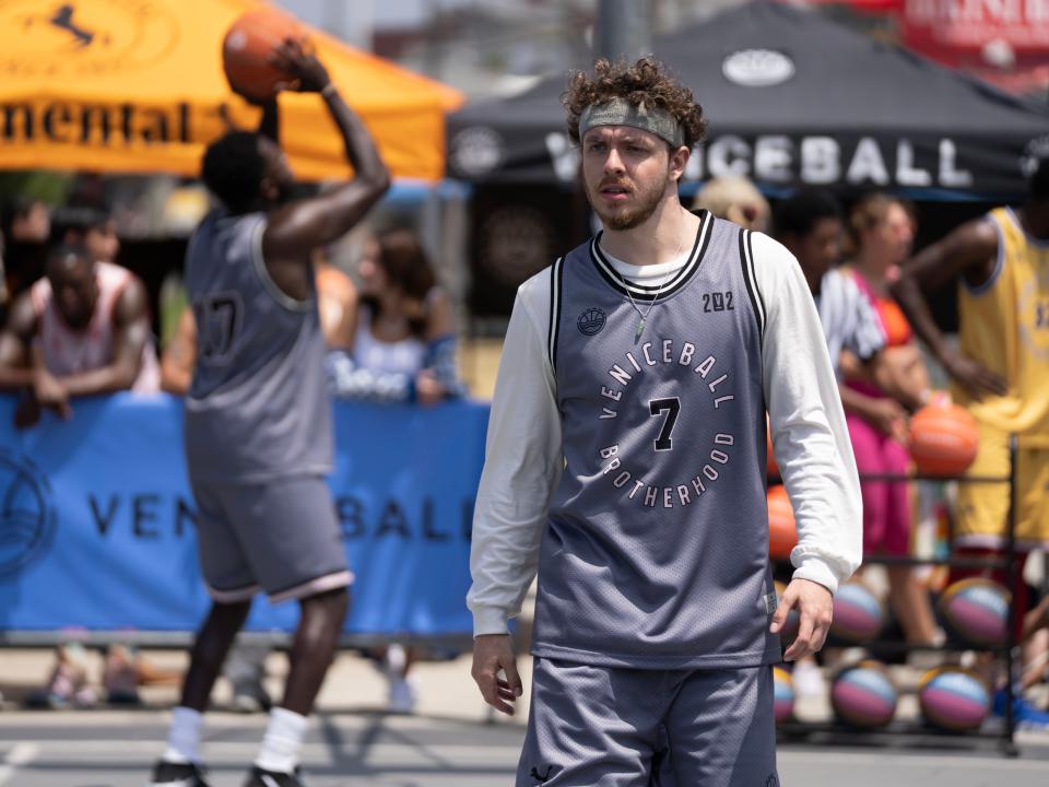 Jack Harlow as Jeremy in 20th Century Studios' WHITE MEN CAN'T JUMP, exclusively on Hulu. Photo by Parrish Lewis. © 2023 20th Century Studios. All Rights Reserved.