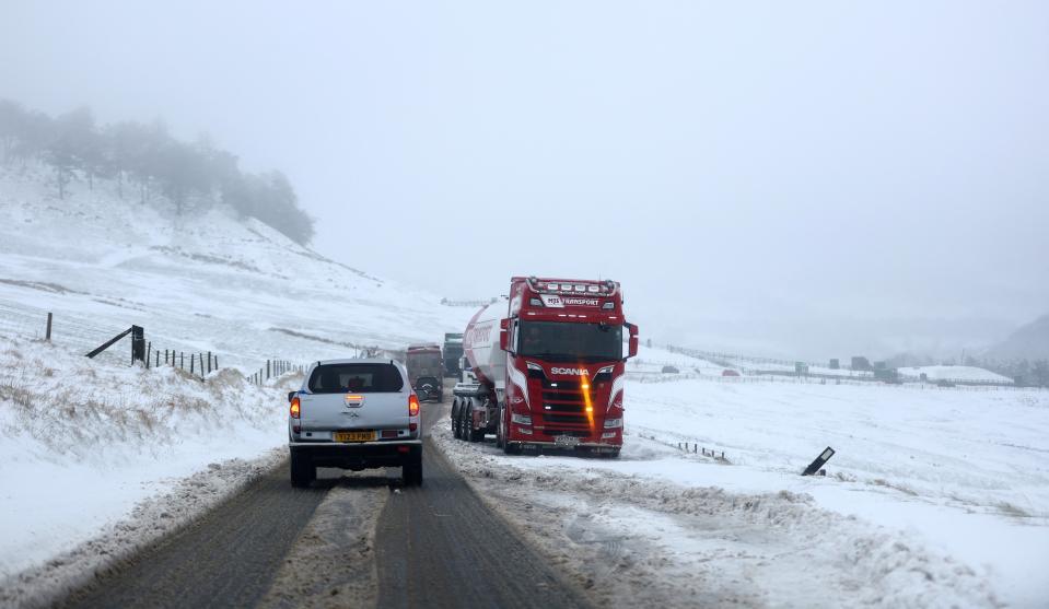 A stranded lorry in the snow on the A53 Leek to Buxton road (REUTERS)