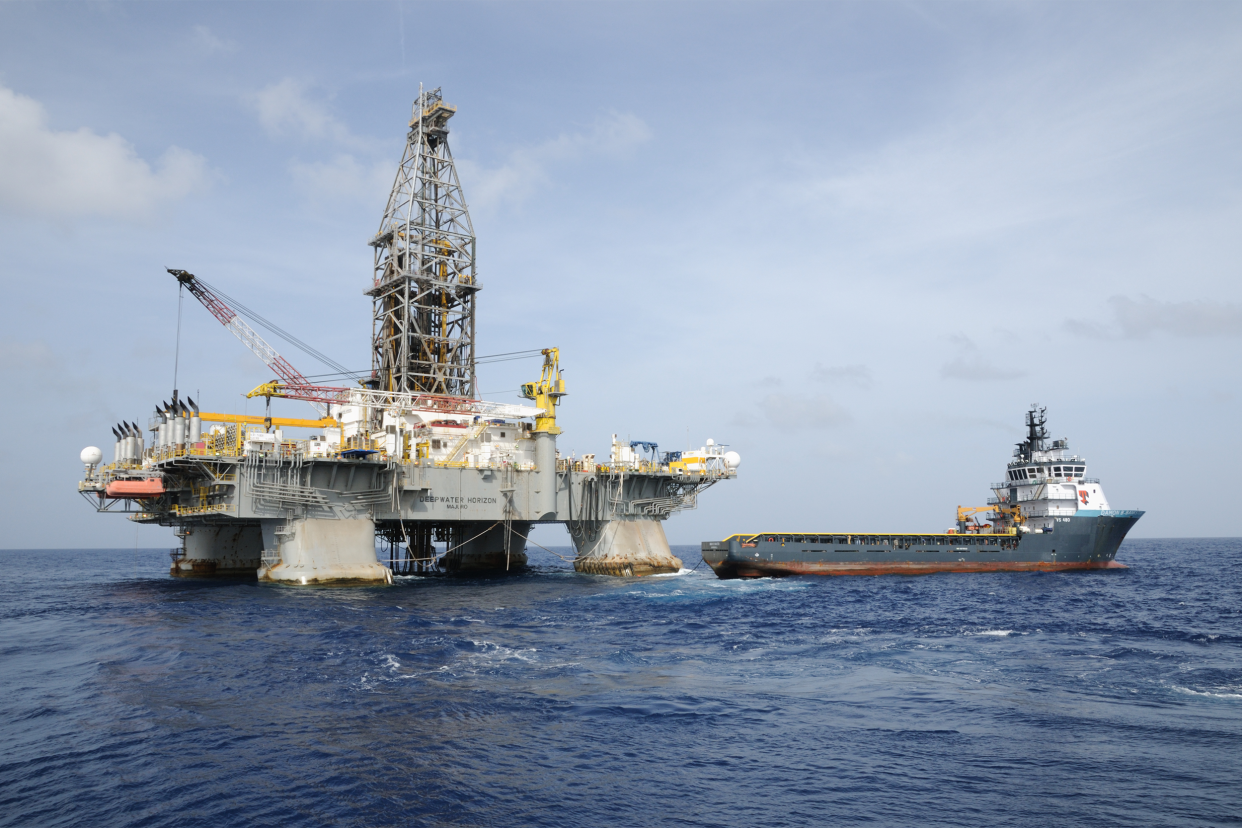 "Deepwater Horizon" offshore oil rig and Tidewater supply vessel