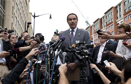 Washington DC Mayor Vincent Gray speaks during a news conference as police respond to a shooting at the Washington Navy Yard in Washington, September 16, 2013. REUTERS/Joshua Roberts