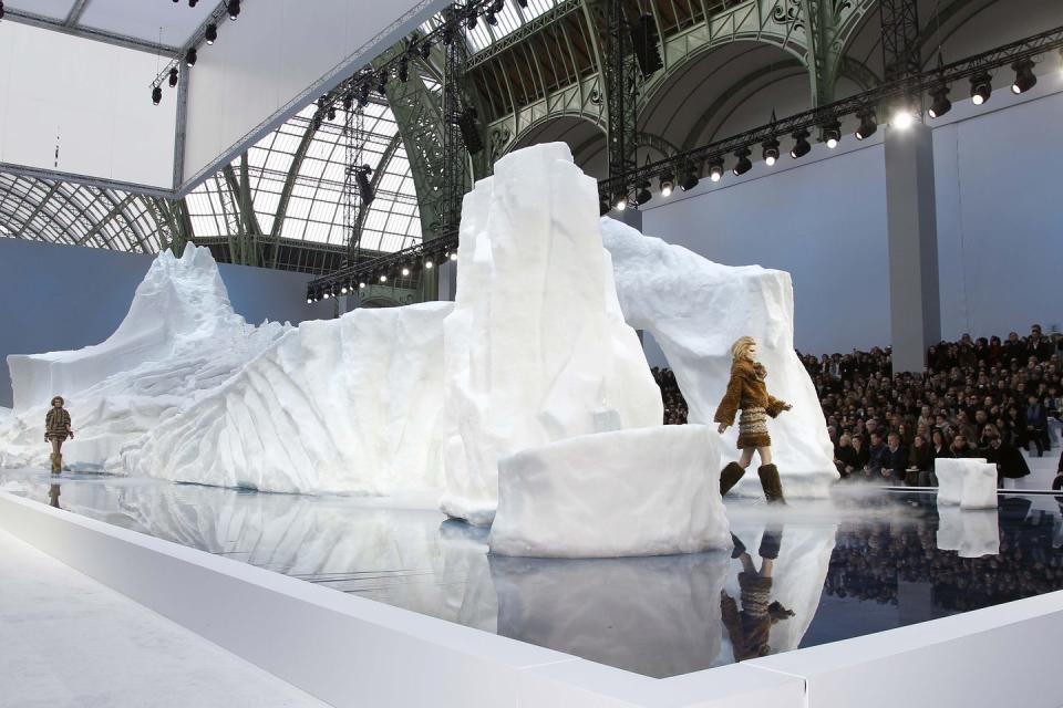 <p>Chanel PFW Fall-Winter 2011</p>